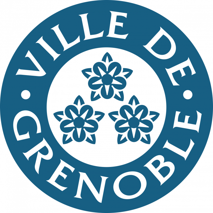 Logo Ville de Grenoble - cercle bleu écriture blanche "Ville de Grenoble" avec 3 fleurs bleu au centre blanc.