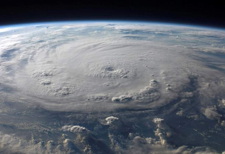 L'œil du cyclone vu de l'espace