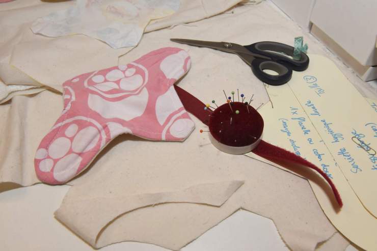 Serviette menstruelle lavable et matériel de couture