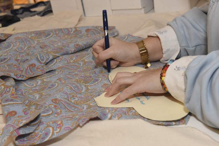 Dessin d'un patron de serviette lavables sur un tissus