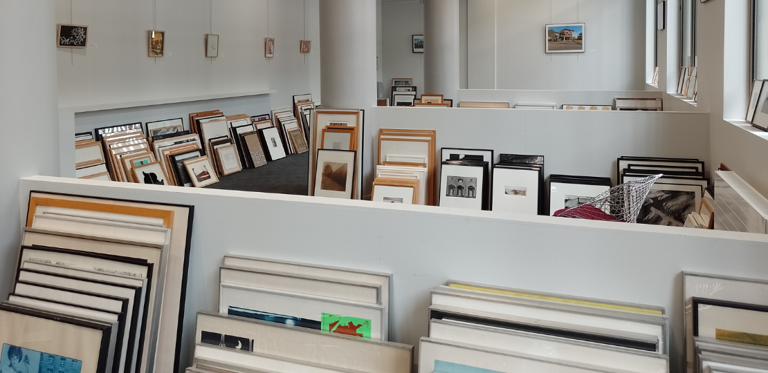 De l’art dans mon salon ? C’est possible grâce à l’artothèque de Grenoble.