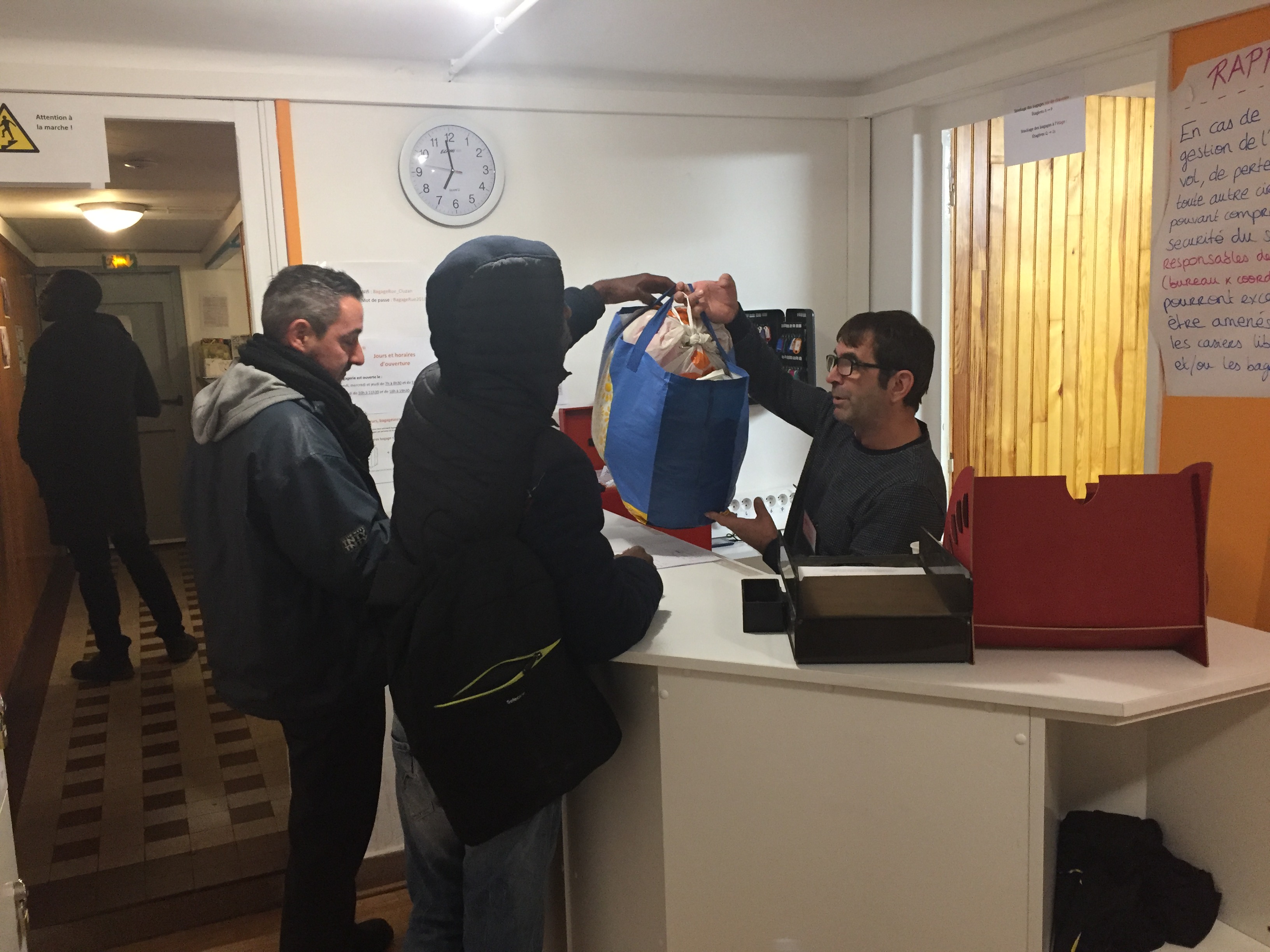 L’association Bagage’Rue recherche des bénévoles bagagistes pour tenir les permanences d’accueil du public le matin à Lyon (69) L’association Bagage’Rue recherche des bénévoles bagagistes pour tenir les permanences d’accueil du public le matin à Lyon (69)