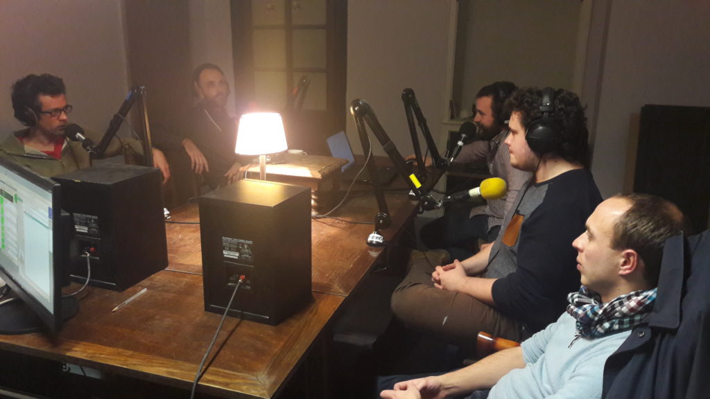 Radios associatives :  les jeunes et le bénévolat