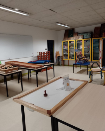 Photo d'une pi&egrave;ce avec des jeux traditionnels 